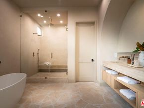 11746 La Maida Street, Valley Village CA 91607