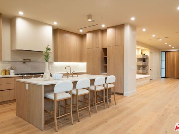 11746 La Maida Street, Valley Village CA 91607