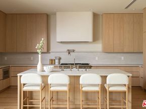 11746 La Maida Street, Valley Village CA 91607