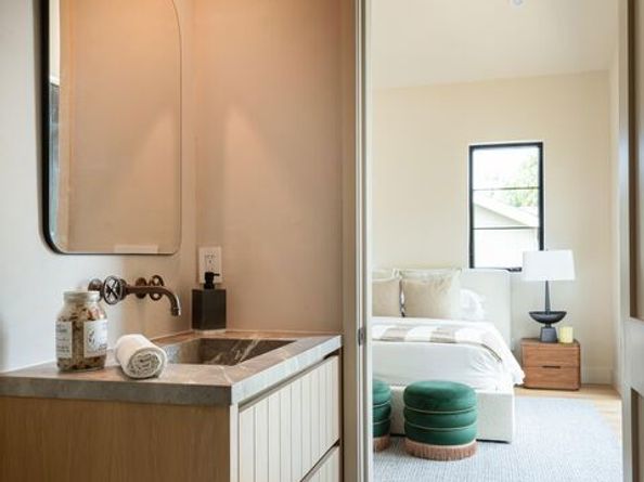 11746 La Maida Street, Valley Village CA 91607