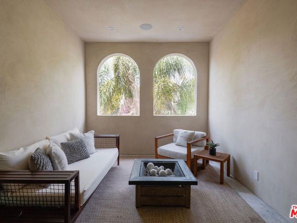 11746 La Maida Street, Valley Village CA 91607