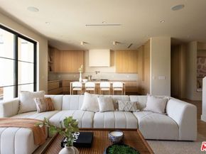 11746 La Maida Street, Valley Village CA 91607