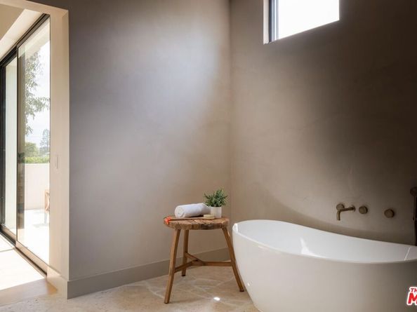 11746 La Maida Street, Valley Village CA 91607