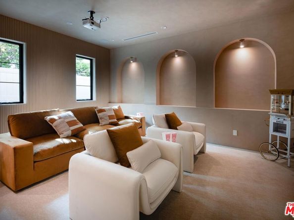 11746 La Maida Street, Valley Village CA 91607