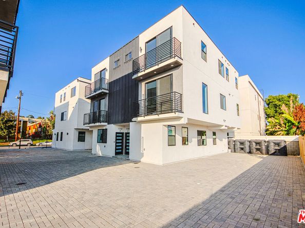 11732 Gilmore Street, North Hollywood CA 91606