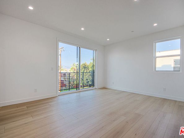 11732 Gilmore Street, North Hollywood CA 91606