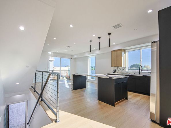 11732 Gilmore Street, North Hollywood CA 91606