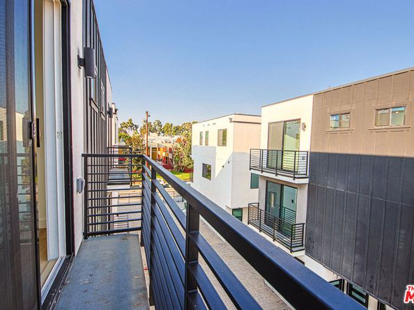 11732 Gilmore Street, North Hollywood CA 91606