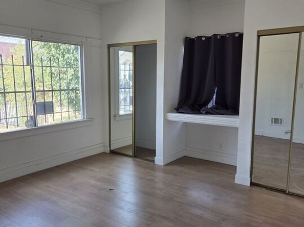 1612 Arlington Avenue, Los Angeles CA 90019