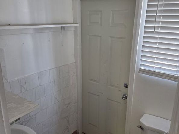 1612 Arlington Avenue, Los Angeles CA 90019