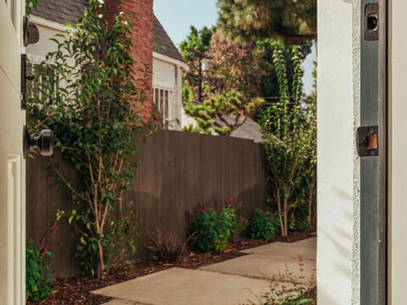 845 S Muirfield Road, Los Angeles CA 90005