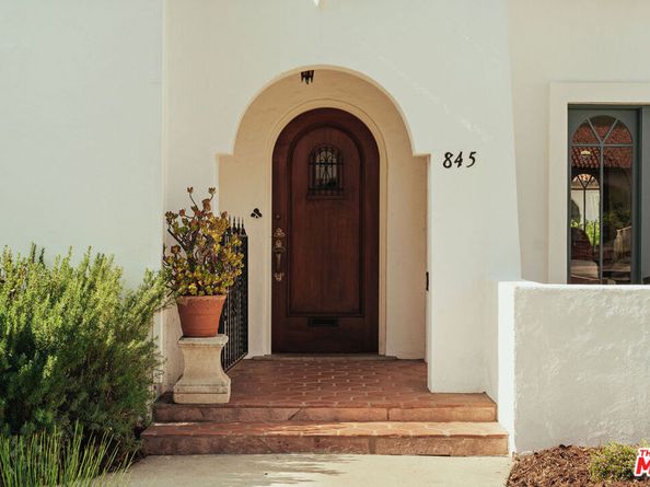845 S Muirfield Road, Los Angeles CA 90005