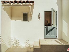 845 S Muirfield Road, Los Angeles CA 90005