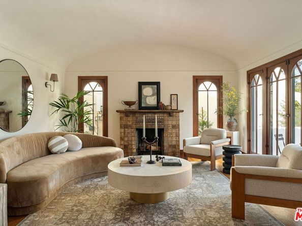 845 S Muirfield Road, Los Angeles CA 90005