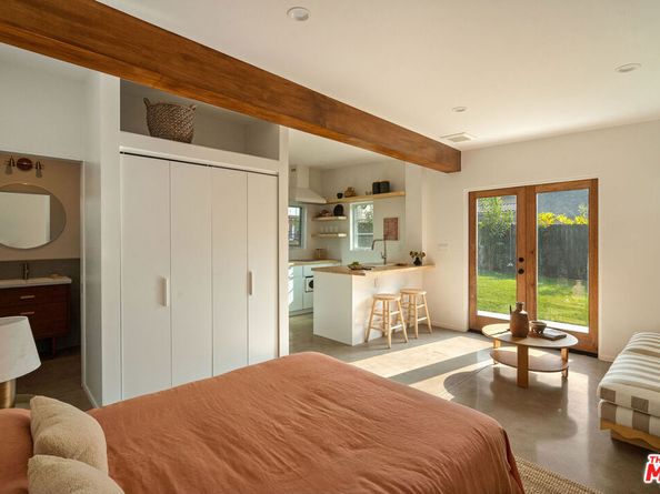 845 S Muirfield Road, Los Angeles CA 90005