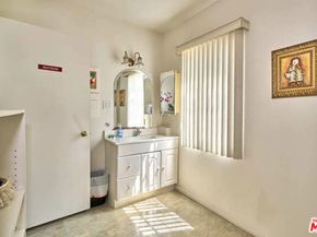 220 N Oxford Avenue, Los Angeles CA 90004