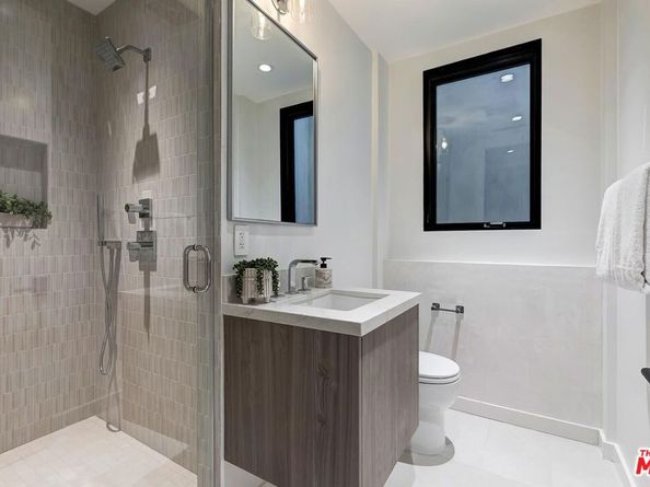 16879 Mooncrest Drive, Encino CA 91436