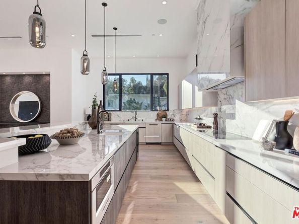 16879 Mooncrest Drive, Encino CA 91436