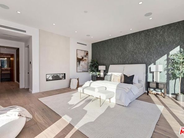 16879 Mooncrest Drive, Encino CA 91436