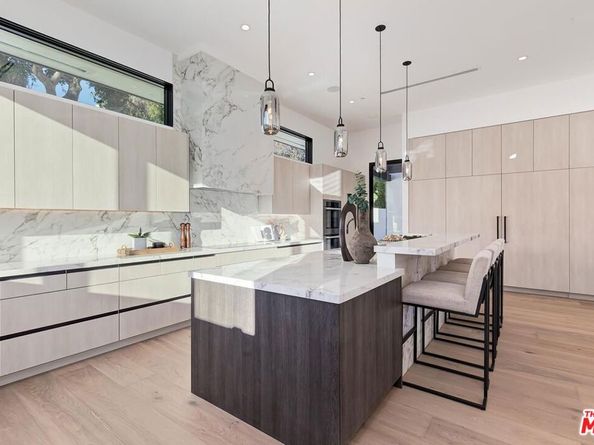 16879 Mooncrest Drive, Encino CA 91436