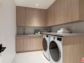 16879 Mooncrest Drive, Encino CA 91436