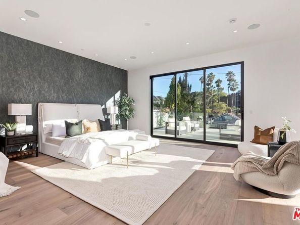 16879 Mooncrest Drive, Encino CA 91436