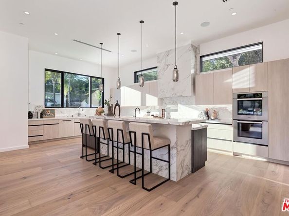 16879 Mooncrest Drive, Encino CA 91436