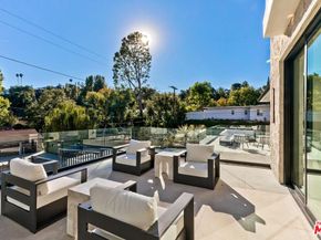 16879 Mooncrest Drive, Encino CA 91436