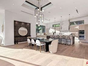 16879 Mooncrest Drive, Encino CA 91436