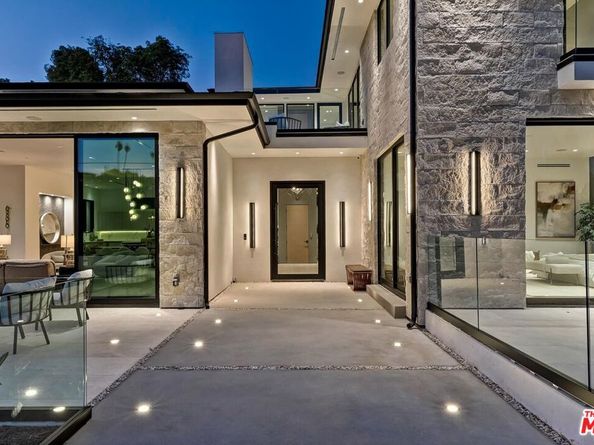 16879 Mooncrest Drive, Encino CA 91436