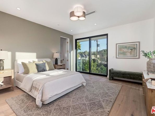 16879 Mooncrest Drive, Encino CA 91436