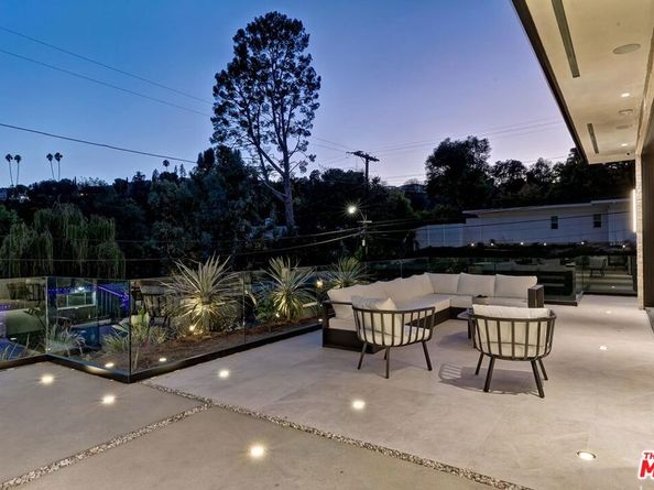 16879 Mooncrest Drive, Encino CA 91436