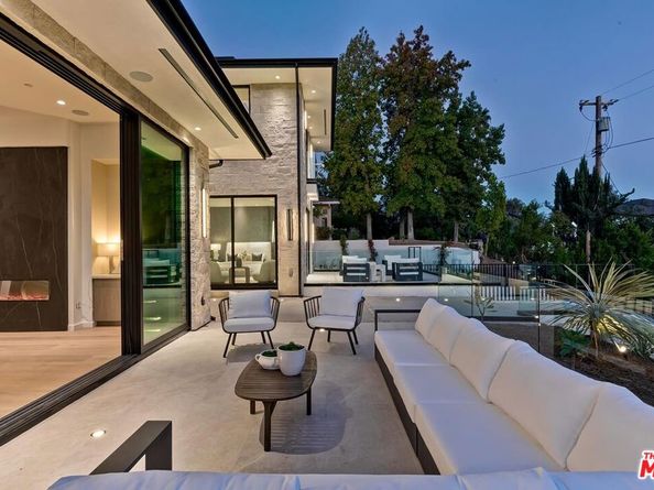 16879 Mooncrest Drive, Encino CA 91436