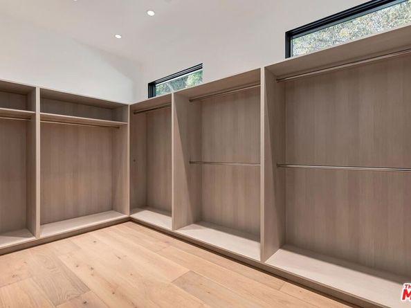 16879 Mooncrest Drive, Encino CA 91436