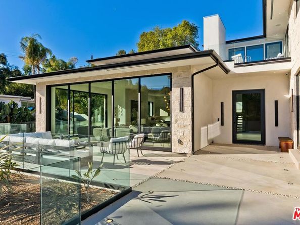 16879 Mooncrest Drive, Encino CA 91436