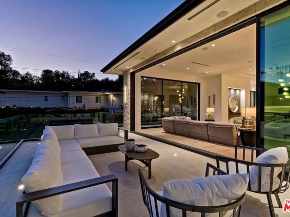 16879 Mooncrest Drive, Encino CA 91436