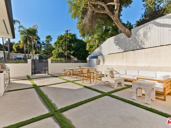 16879 Mooncrest Drive, Encino CA 91436