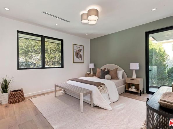 16879 Mooncrest Drive, Encino CA 91436