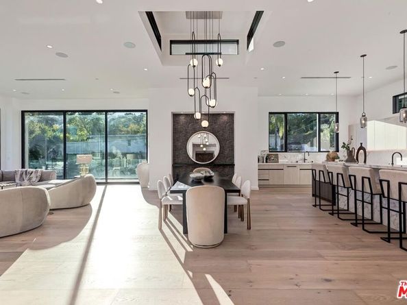 16879 Mooncrest Drive, Encino CA 91436