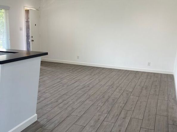 1049 Larch Street 4, Inglewood CA 90301