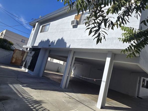 4942 Rosewood Avenue, Los Angeles CA 90004