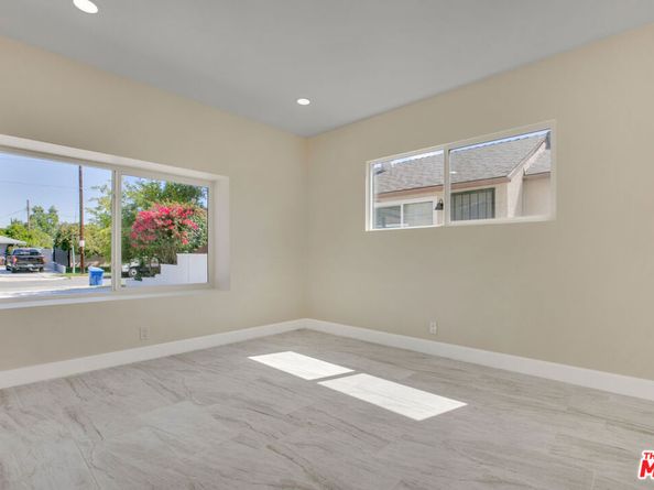 18800 Cohasset Street, Reseda CA 91335