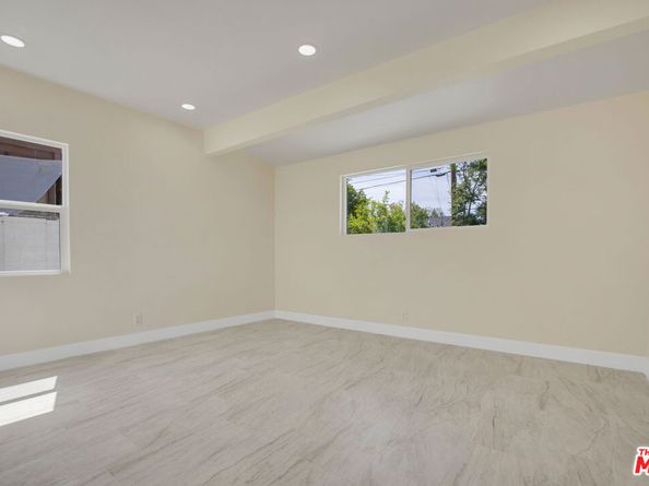 18800 Cohasset Street, Reseda CA 91335