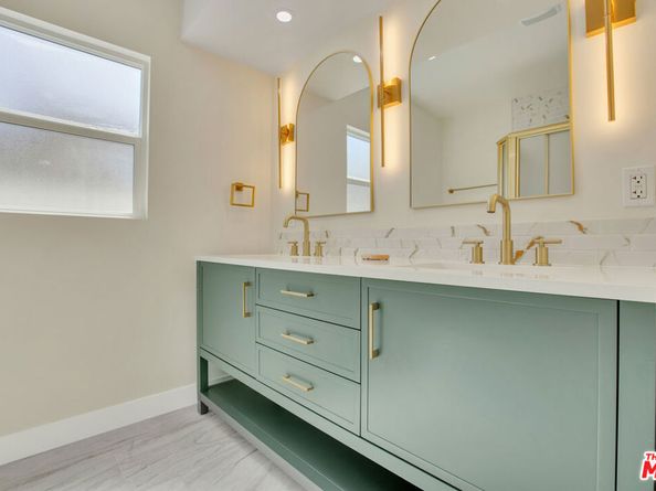 18800 Cohasset Street, Reseda CA 91335