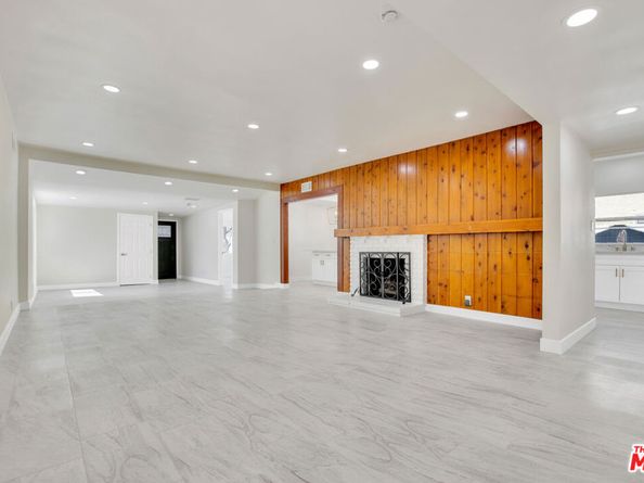 18800 Cohasset Street, Reseda CA 91335