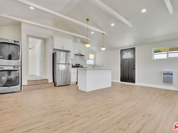 18800 Cohasset Street, Reseda CA 91335