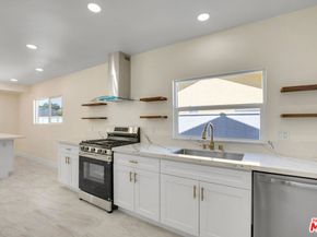 18800 Cohasset Street, Reseda CA 91335