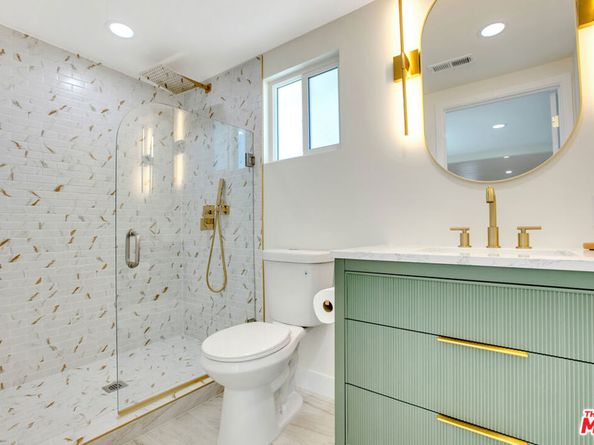 18800 Cohasset Street, Reseda CA 91335