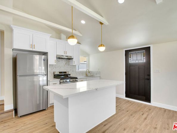 18800 Cohasset Street, Reseda CA 91335