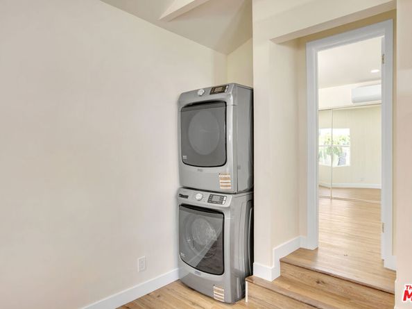 18800 Cohasset Street, Reseda CA 91335